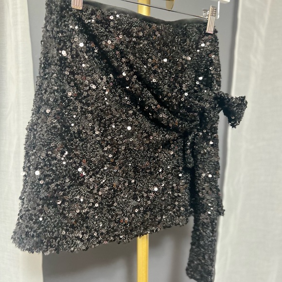 Lulus - Picture 3 of 13